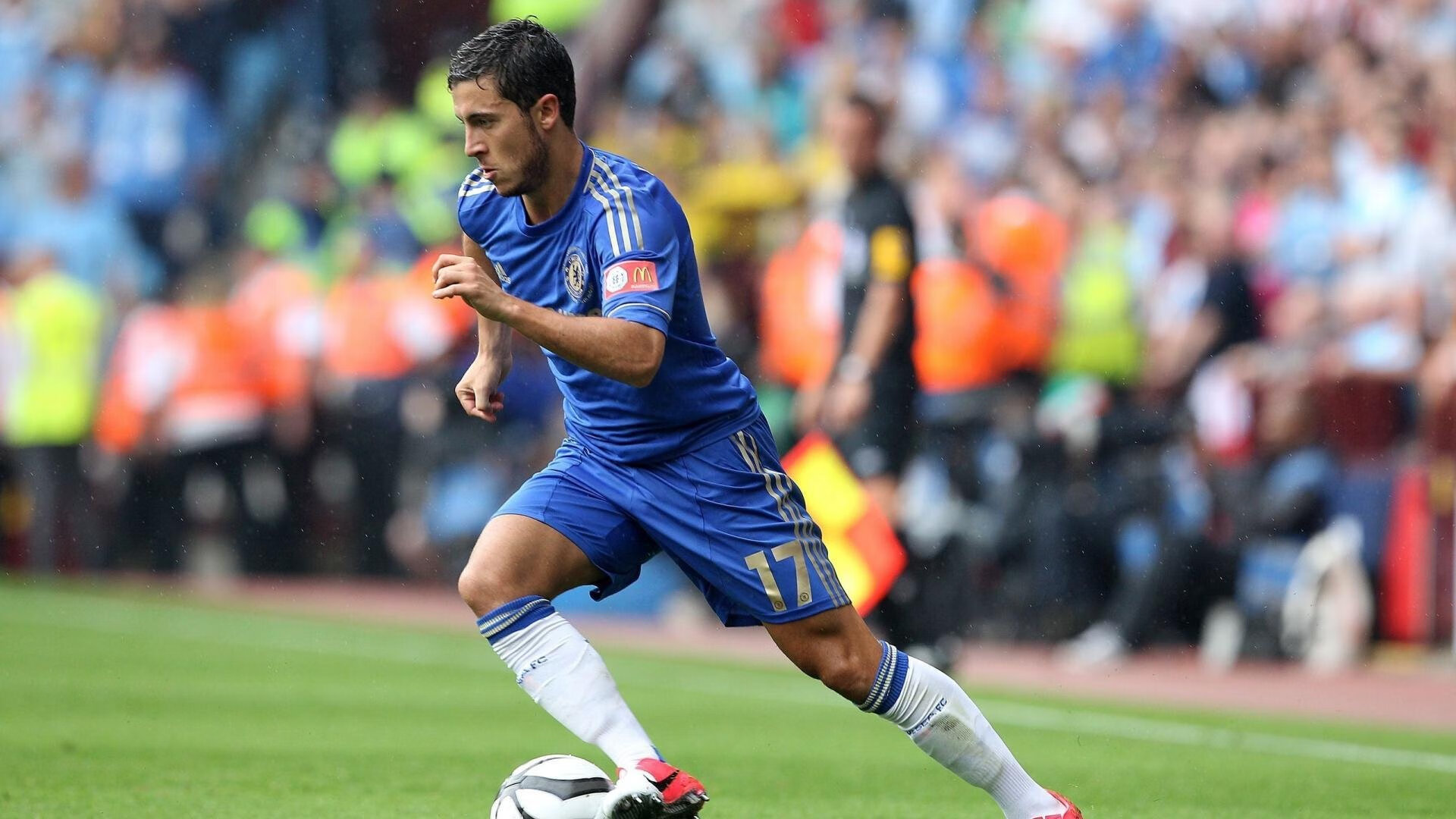 德甲激烈厮杀，比分3-2，关键两球来自点球，角球数15，精彩比赛受争议